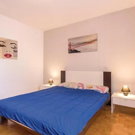 شقة Apartman Marko 1 *