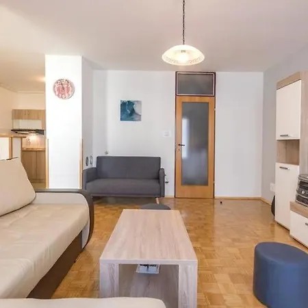 Apartman Marko 1 شقة بولا